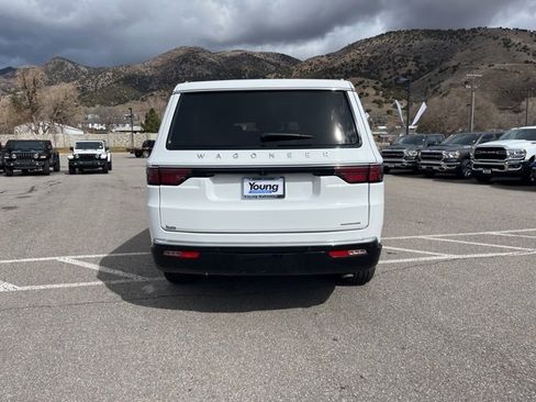 Used 2024 Jeep Wagoneer Series II w/ Flexible Seating Group image 5