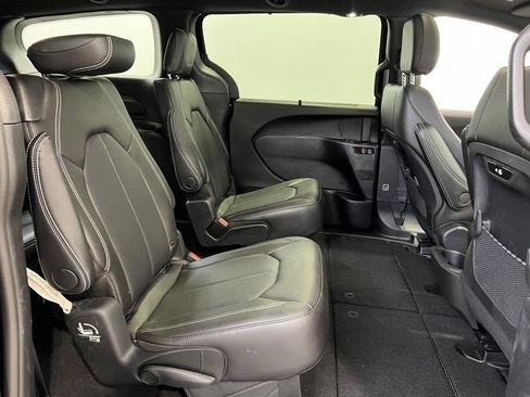 New 2026 Chrysler Pacifica Select image 14