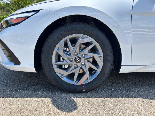 New 2026 Hyundai Elantra Hybrid FWD image 10