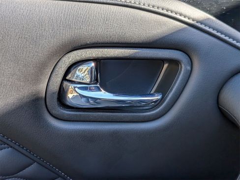 Used 2024 INFINITI QX80 Sensory image 13