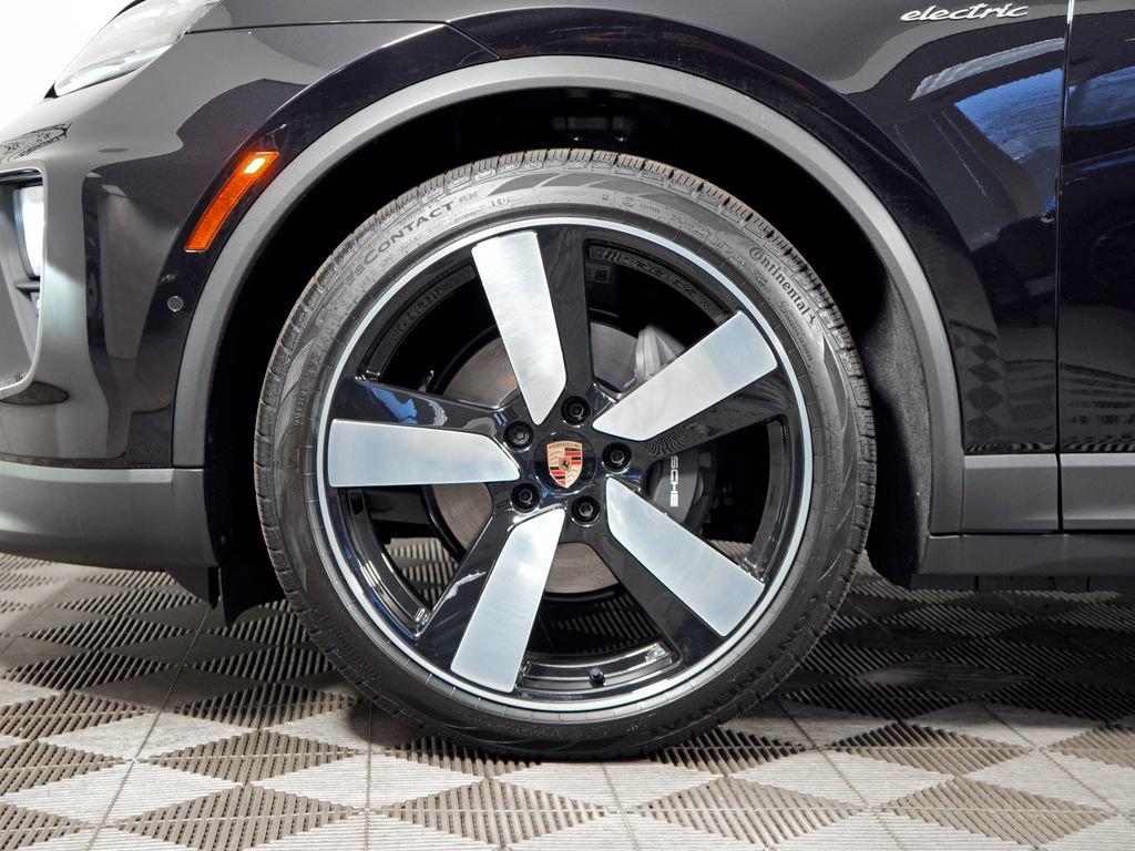 Used 2026 Porsche Macan 4 Electric AWD/4WD image 13