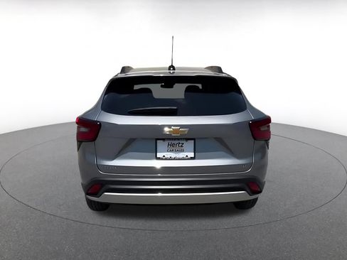 Used 2025 Chevrolet Trax LT w/ LT Convenience Package FWD image 12