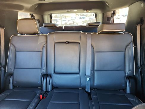 Used 2024 GMC Yukon SLT image 15