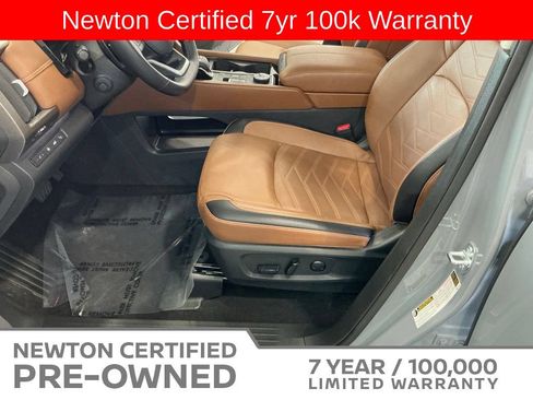 Used 2025 Nissan Pathfinder Platinum AWD/4WD image 19