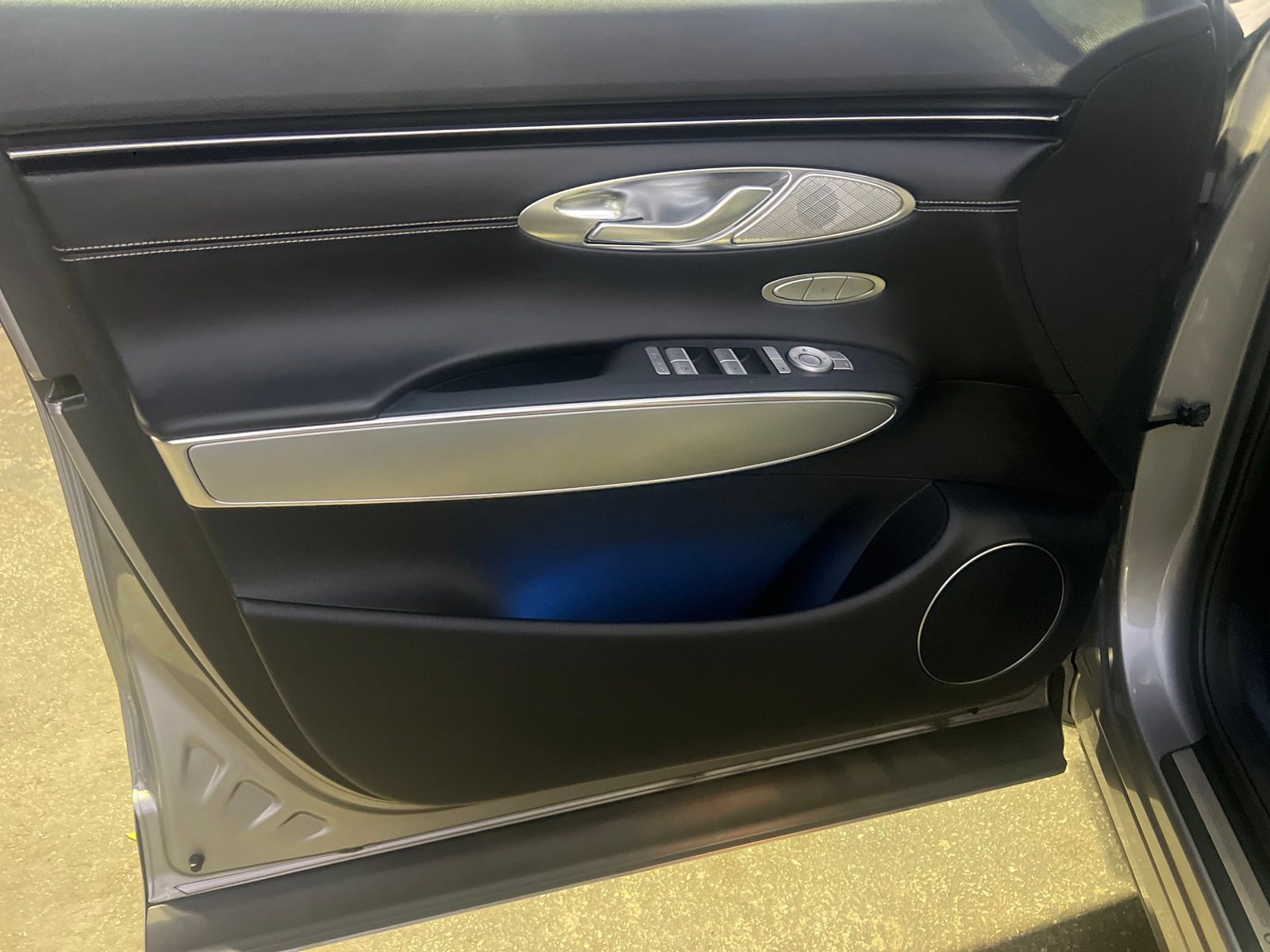 Used 2023 Genesis Electrified GV70 AWD/4WD image 30