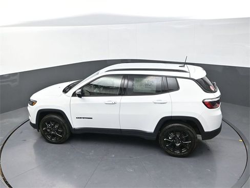 New 2026 Jeep Compass Latitude image 12