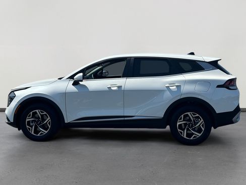 Used 2024 Kia Sportage LX FWD image 2
