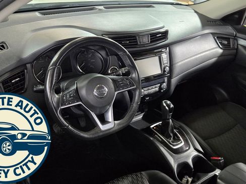 Used 2018 Nissan Rogue SV image 13