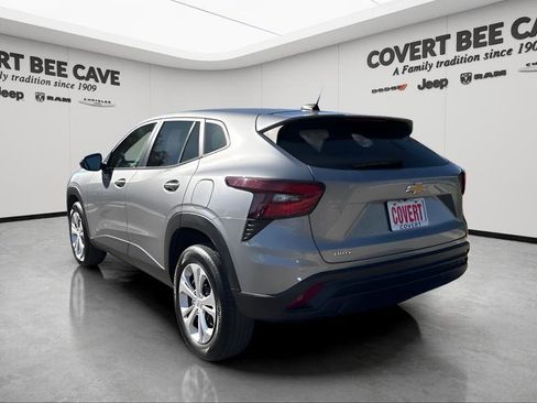 Used 2024 Chevrolet Trax LS w/ Driver Confidence Package image 7