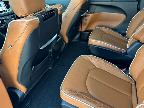 New 2026 Chrysler Pacifica Pinnacle image 14