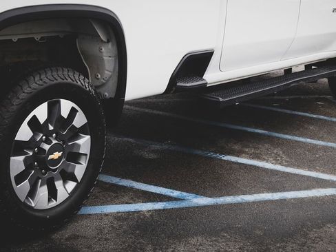 Used 2023 Chevrolet Silverado 2500 Custom w/ Custom Convenience Package image 11