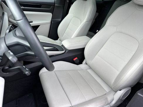 Used 2025 Porsche Macan Electric image 5