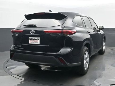 Used 2021 Toyota Highlander L FWD image 6