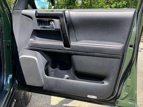 Used 2022 Toyota 4Runner TRD Off-Road Premium w/ Moonroof Package AWD/4WD image 45