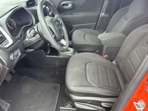 Used 2019 Jeep Renegade Latitude image 9