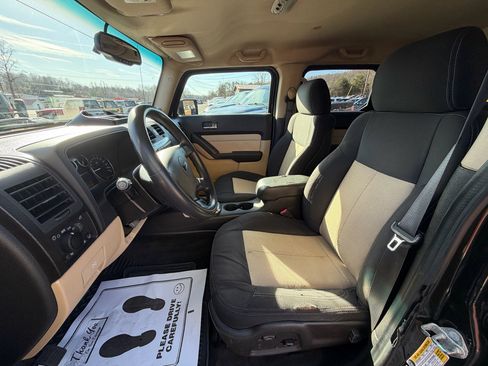 Used 2009 HUMMER H3T Adventure image 9