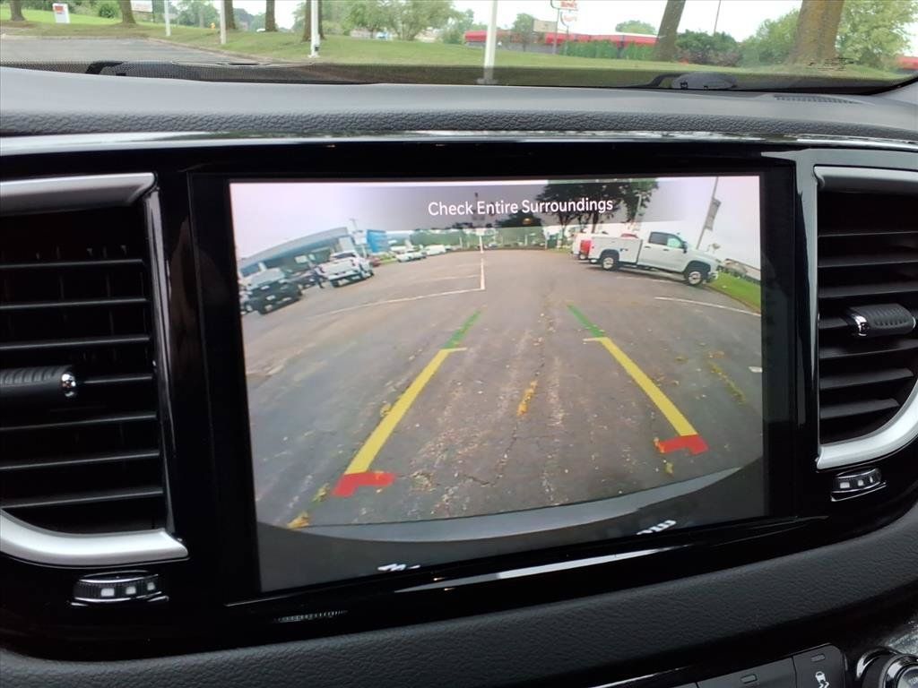 Used 2025 Chrysler Pacifica Select FWD image 10