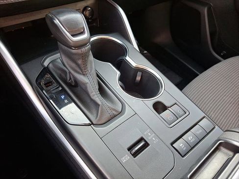 Used 2022 Toyota Highlander LE AWD/4WD image 4