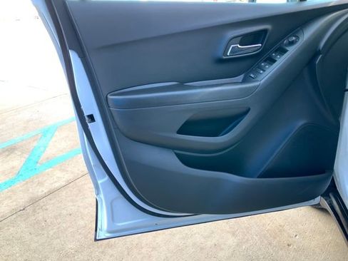 Used 2022 Chevrolet Trax LS w/ Tint and Cruise Package image 14