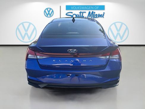 Used 2023 Hyundai Elantra SE w/ Cargo Package FWD image 6