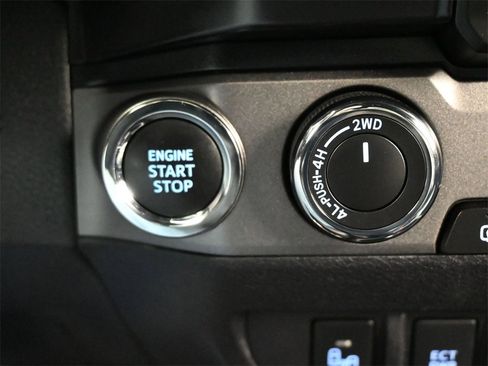 Used 2022 Toyota Tacoma TRD Sport image 13