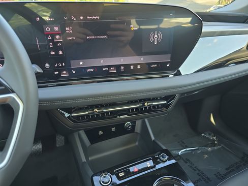 New 2025 Audi A6 e-tron Premium image 20