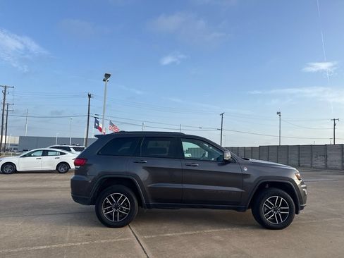 Used 2021 Jeep Grand Cherokee Trailhawk w/ Trailhawk Luxury Group AWD/4WD image 22