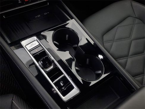 Certified 2025 Volkswagen Atlas Cross Sport SE w/ Panoramic Sunroof Package image 22