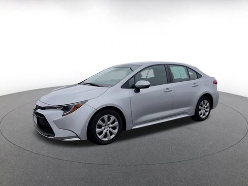 Used 2025 Toyota Corolla LE FWD image 8
