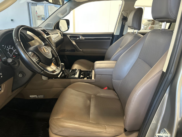 Used 2021 Lexus GX 460 Luxury w/ Accessory Package AWD/4WD image 22
