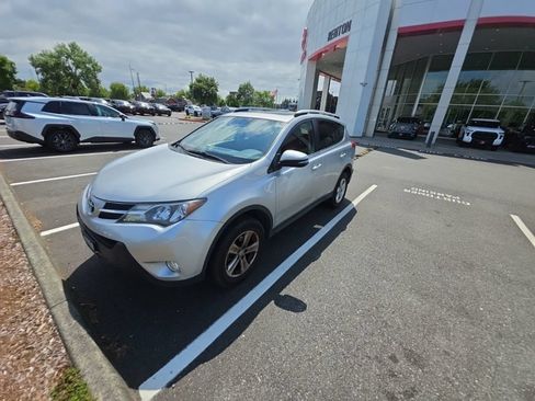 Used 2014 Toyota RAV4 XLE AWD/4WD image 5