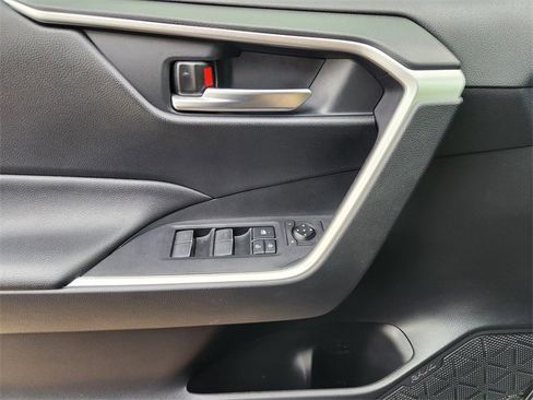 Used 2024 Toyota RAV4 SE image 17