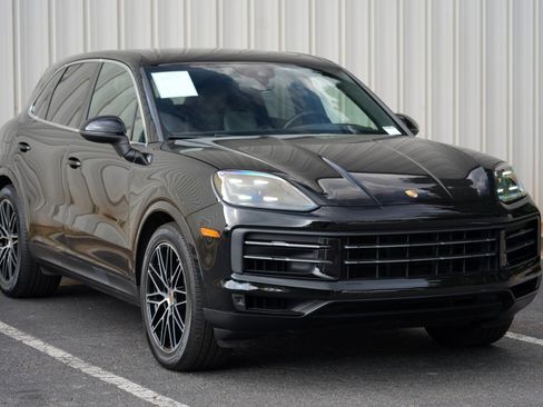 Used 2024 Porsche Cayenne AWD/4WD image 59