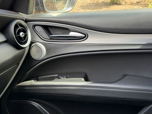 Used 2023 Alfa Romeo Stelvio Veloce image 24