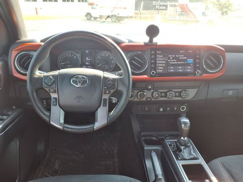 Used 2020 Toyota Tacoma TRD Off-Road AWD/4WD image 5