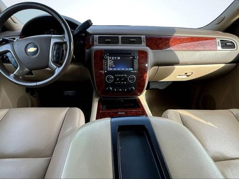 Used 2013 Chevrolet Avalanche LTZ image 16