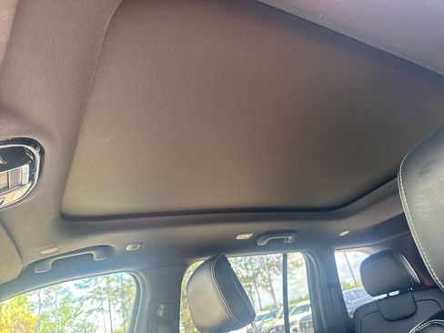 Used 2023 Jeep Grand Cherokee Overland image 12