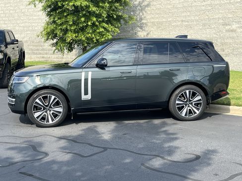 Used 2025 Land Rover Range Rover Autobiography AWD/4WD image 4