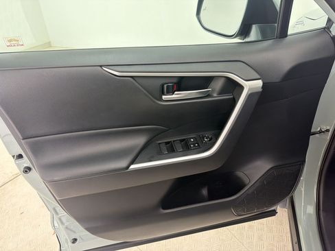Used 2019 Toyota RAV4 XLE w/ Convenience Package AWD/4WD image 13