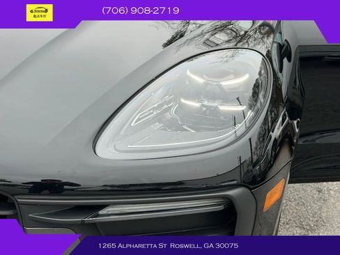 Used 2023 Porsche Macan Turbo image 18