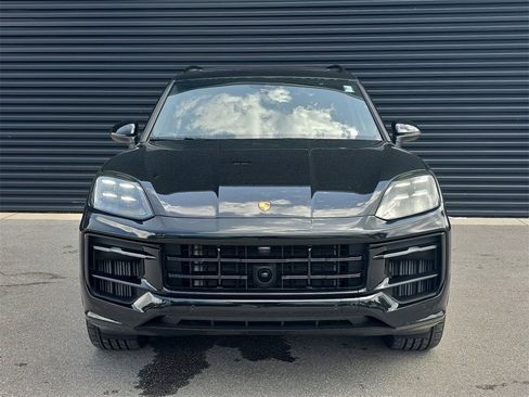 Used 2025 Porsche Cayenne image 10