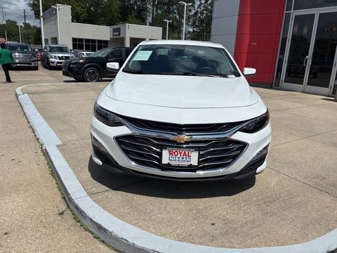 Used 2024 Chevrolet Malibu LT FWD image 2