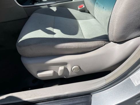 Used 2015 Toyota Camry LE image 18