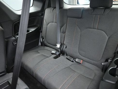 Used 2025 Honda Pilot Sport image 14