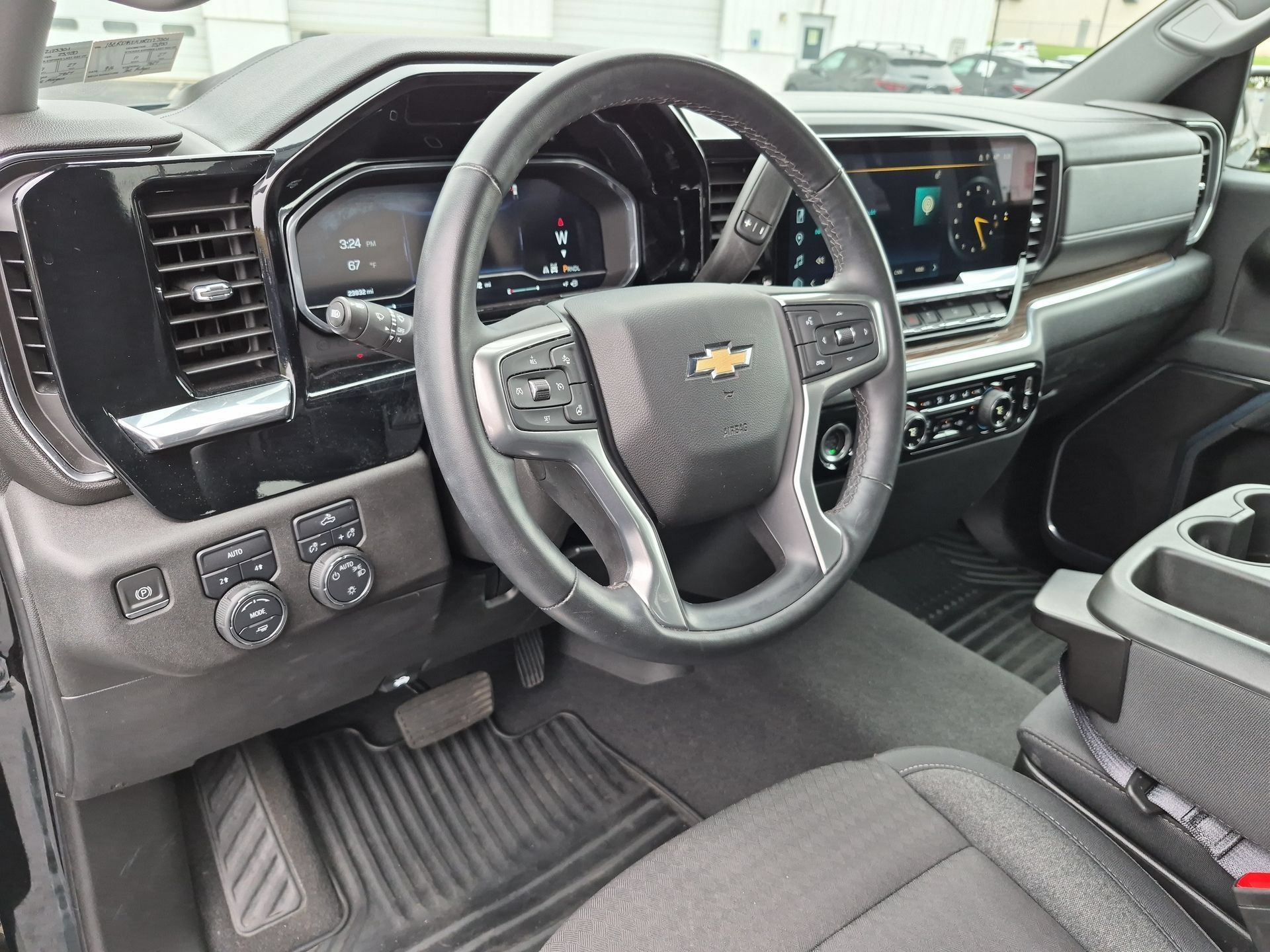 Certified 2024 Chevrolet Silverado 1500 LT AWD/4WD image 10