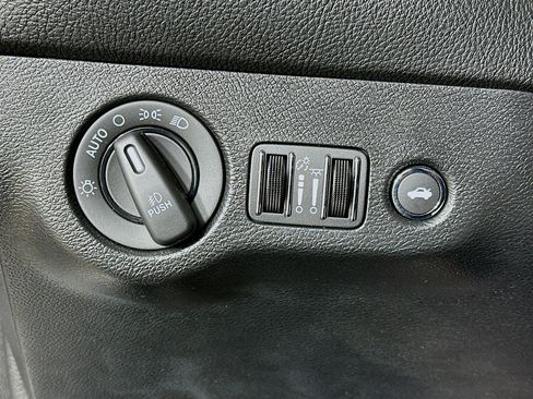 Used 2022 Dodge Challenger R/T w/ Performance Handling Group image 17