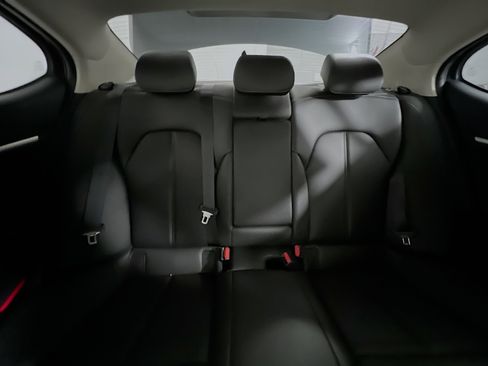 Used 2023 Genesis G70 2.0T image 33