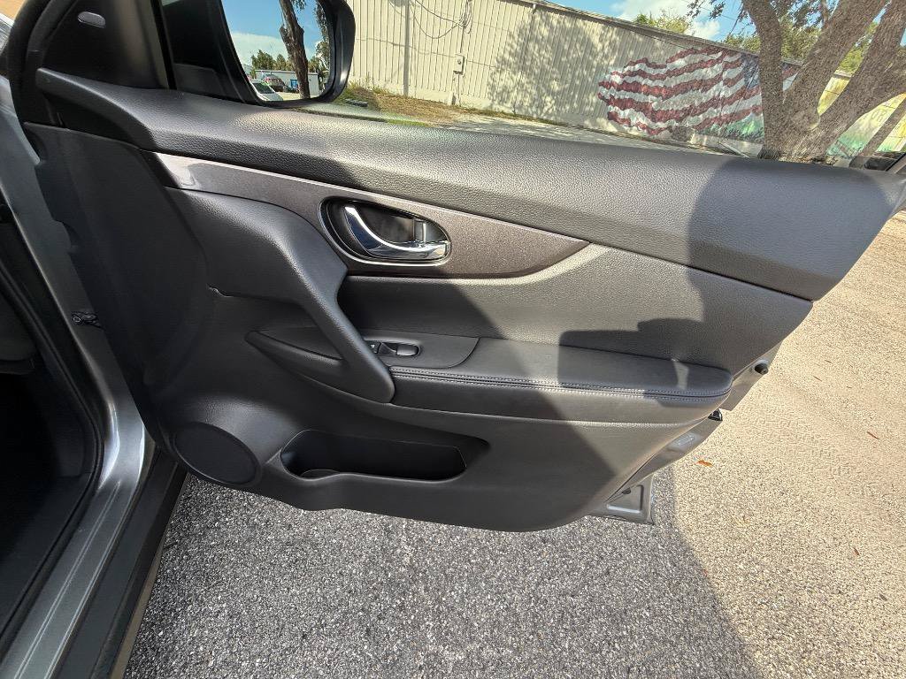 Used 2019 Nissan Rogue SV FWD image 19