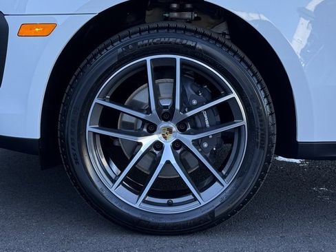 New 2026 Porsche Macan image 12