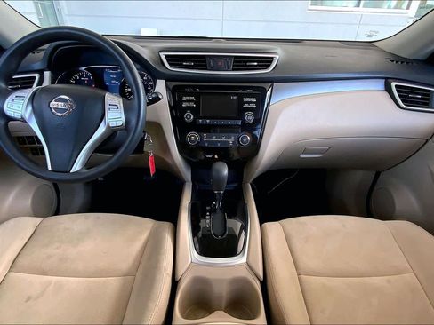 Used 2016 Nissan Rogue S w/ Appearance Package FWD image 16